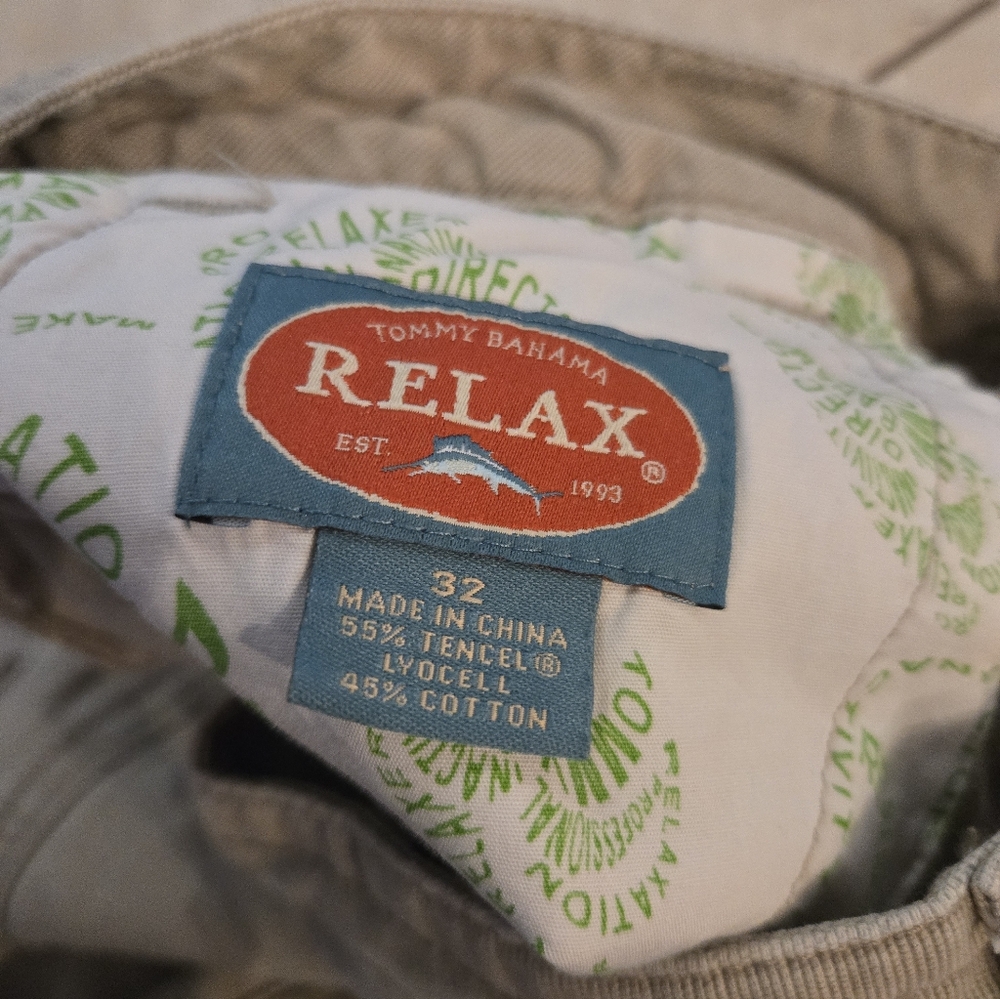 Men's Tommy Bahama Relax Chino Cargo Khaki Shorts 32x9 - Picture 3 of 5